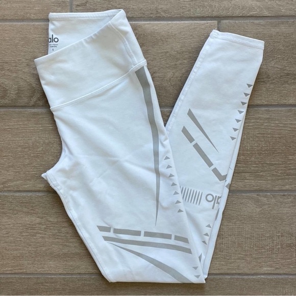 Alo Yoga White Leggings with Silver Metallic Pattern Size: S - Picture 1 of 5